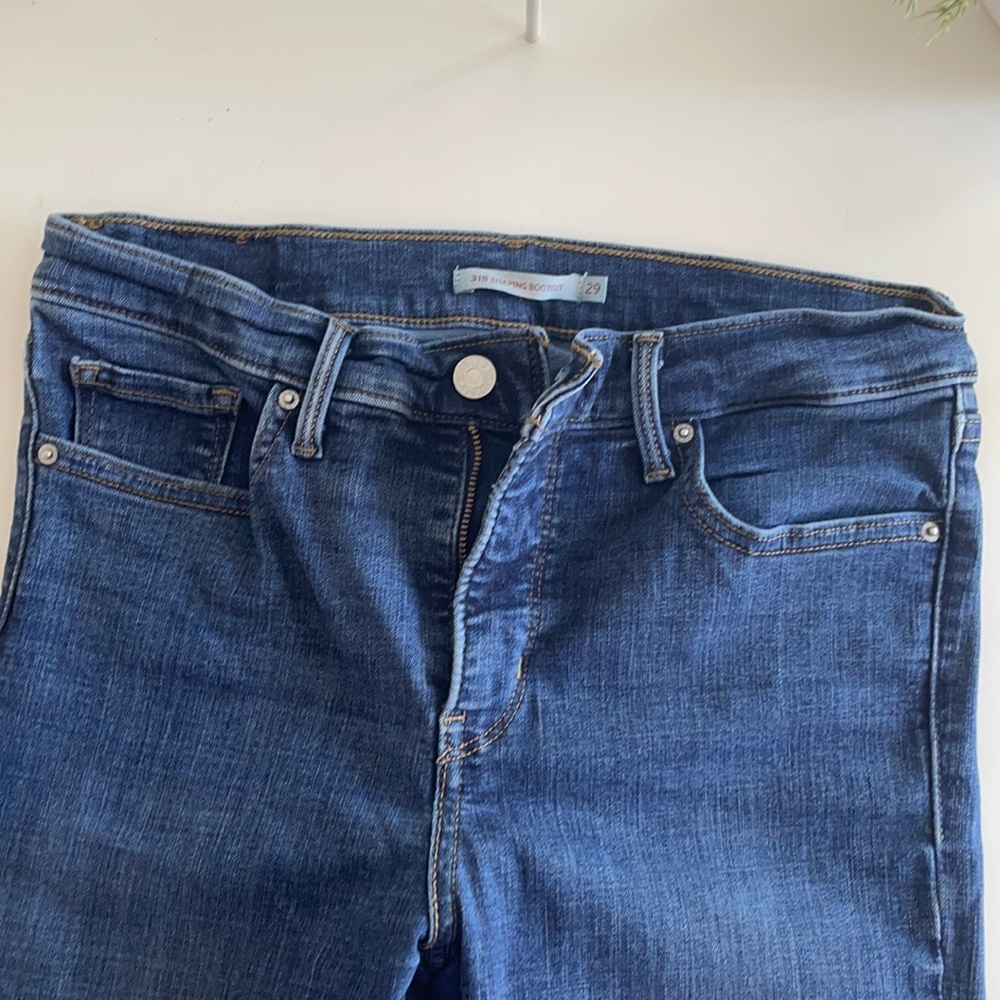 Levi’s 315 Shaping Bootcut jeans